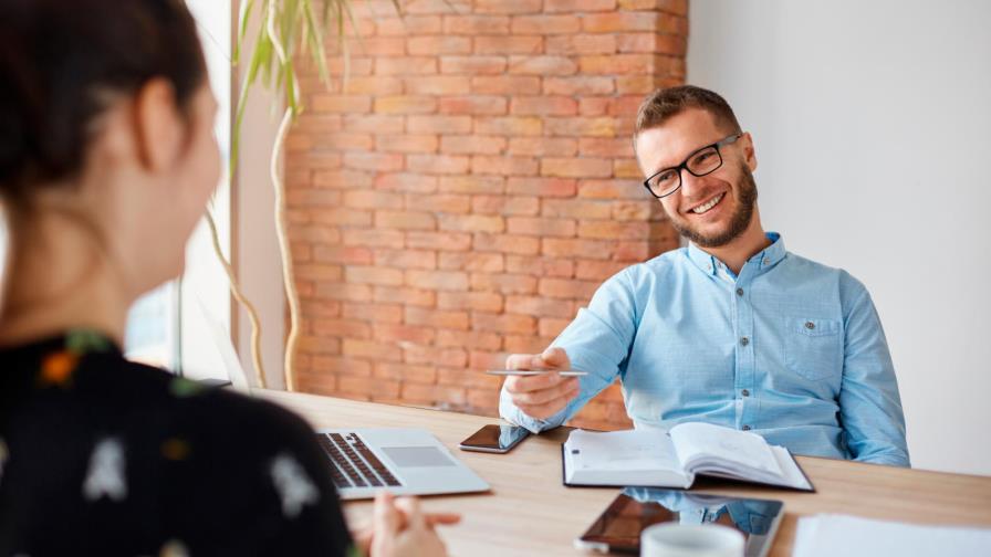 Tres errores que debes evitar en una entrevista laboral, según un reclutador de Amazon