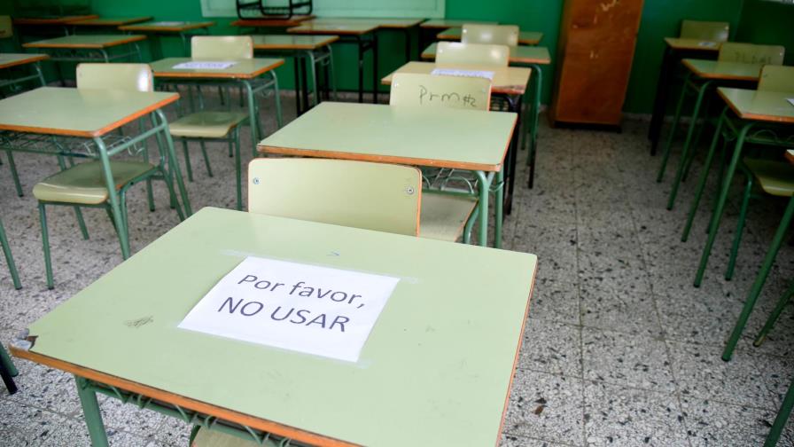 Estudiantes de 29 provincias vuelven a las aulas, pese al rebrote de COVID-19 
Estudiantes de 29 provincias vuelven   a las aulas, pese a rebrote de COVID-19 