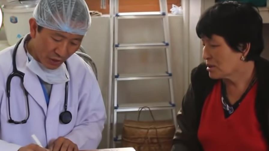 Primer ministro de lunes a viernes y médico el sábado