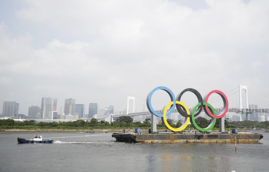 Retiran los anillos olímpicos de la Bahía de Tokio