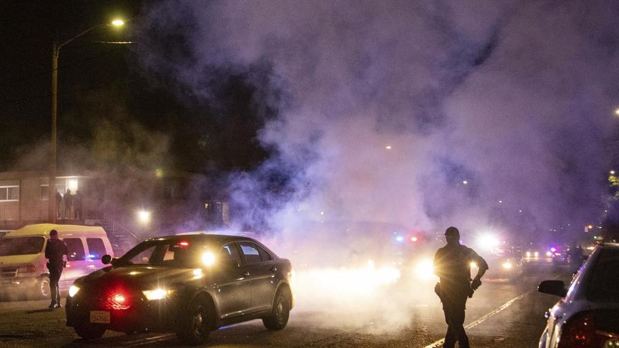 Incendios y daños en Oakland tras protesta contra la policía