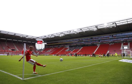 Leverkusen rescata empate con autogol y queda 4to