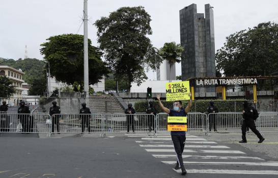 Panamá sanciona moratoria y hará aperturas por zonas