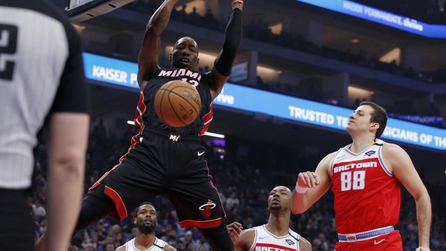 Kings anotan 19 triples en su victoria sobre el Heat 105-97 Kings anotan 19 triples en su victoria sobre el Heat 105-97