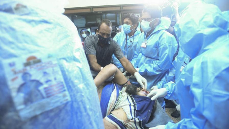 Se sale de pista un avión en India: 16 muertos, 123 heridos