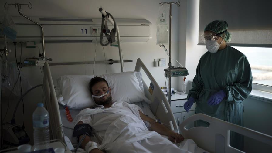 Muchos recién hospitalizados por COVID en España son jóvenes