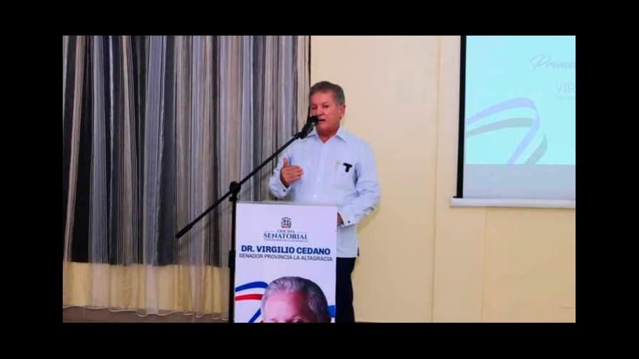 Senador de La Altagracia presenta sus memorias legislativas en su primer año 