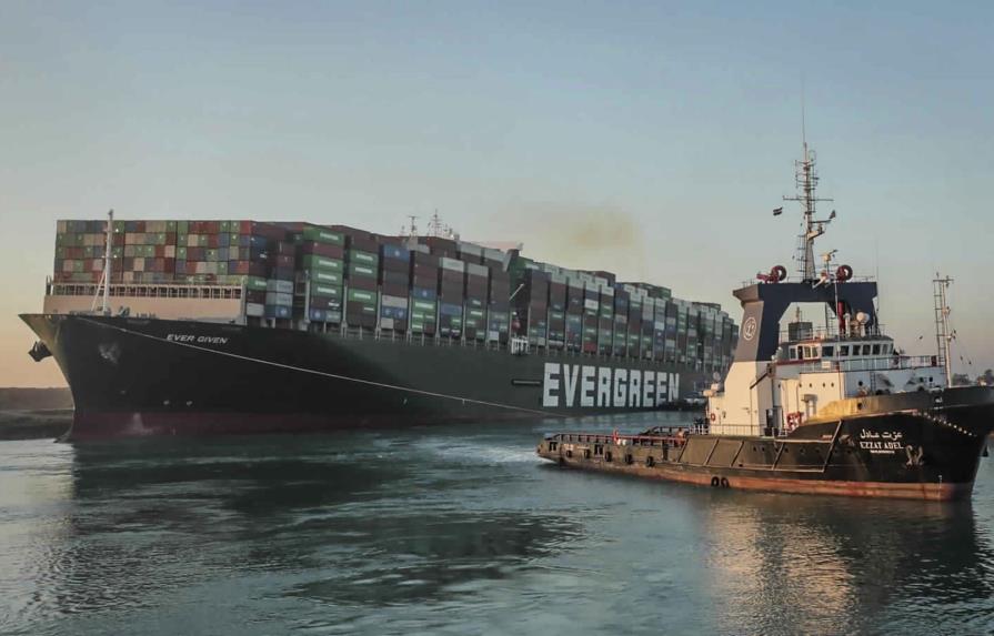 Egipto espera indemnización por bloqueo en Canal de Suez