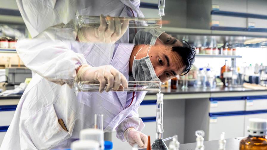 El efecto positivo de una triple terapia de antivirales para COVID-19 El efecto positivo de una triple terapia de antivirales para COVID-19