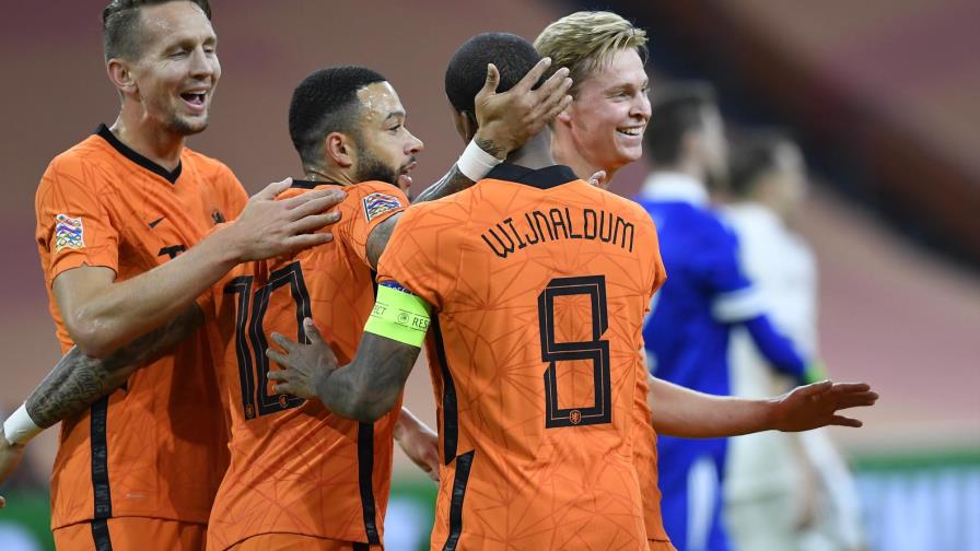 De Boer consigue primera victoria como técnico de Holanda