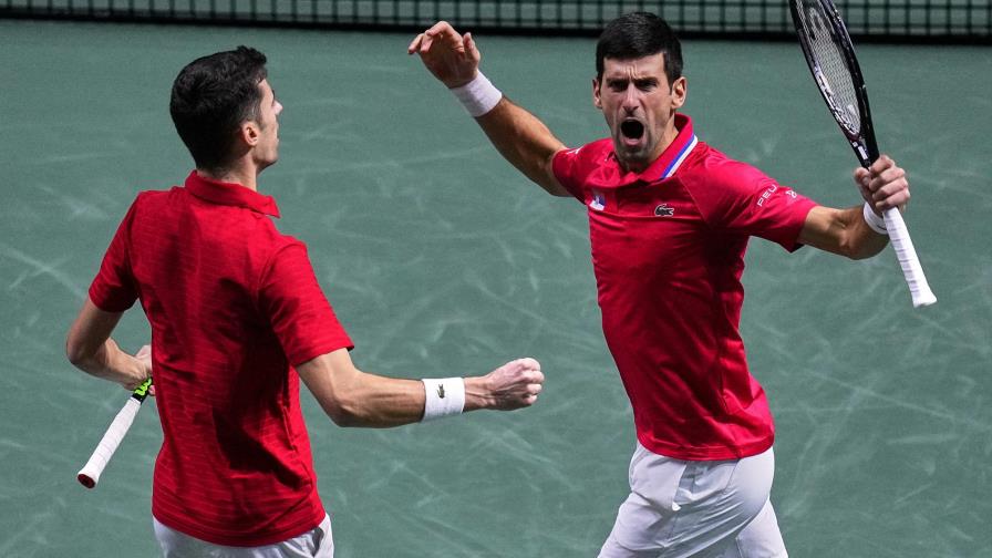 Djokovic gana dos veces y Serbia avanza a la semifinal