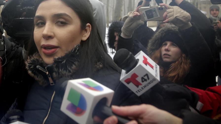 Abogada: esposa de El Chapo pasa en celda 22 horas al día