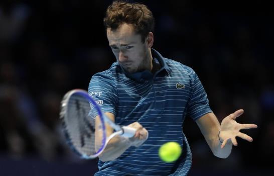 Nadal sigue vivo en Londres tras remontar ante Medvedev Nadal sigue vivo en Londres tras remontar ante Medvedev