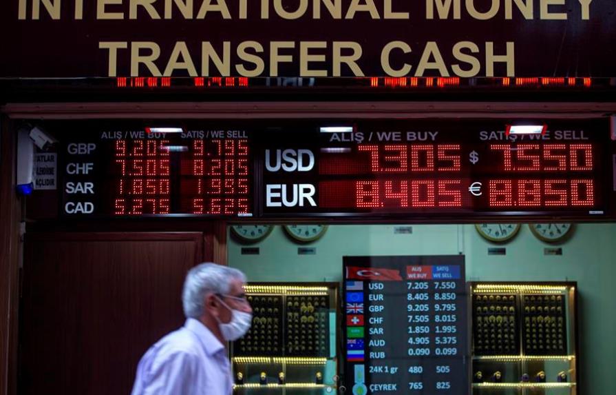 El euro cae después de que Trump aprobara ayudas públicas