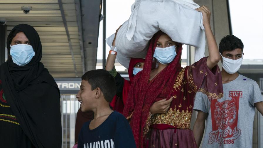 EEUU se retira y deja a estadounidenses y afganos en Kabul