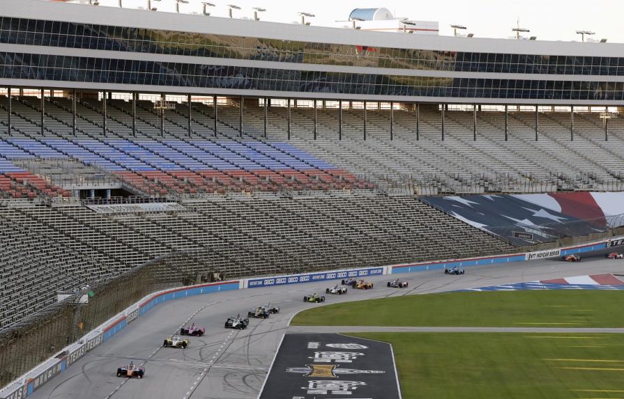 Carrera NASCAR tendrá aficionados en las gradas en Texas
