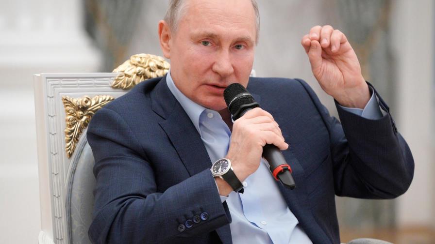 Putin dice que internet puede destruir la sociedad si no se rige por la moral