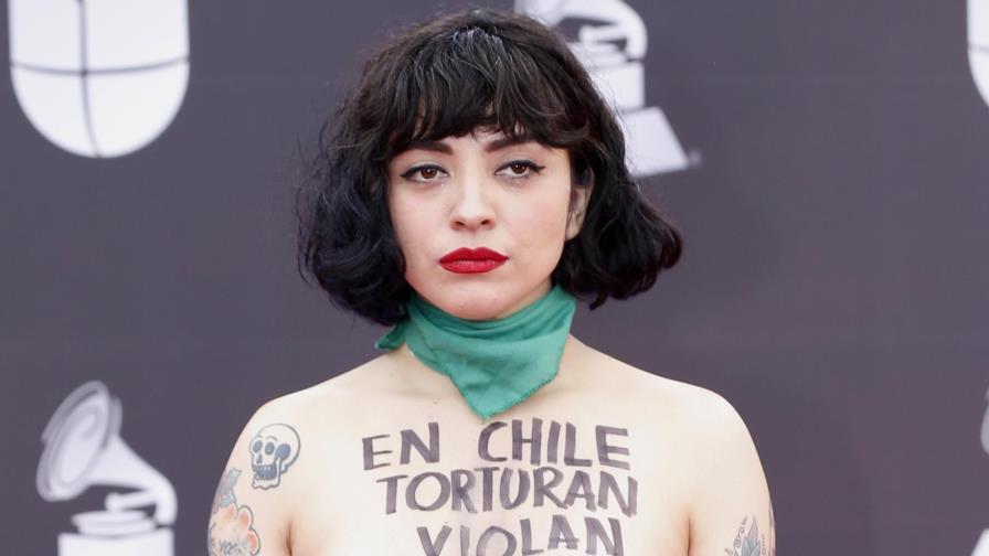 Mon Laferte celebra el resultado del plebiscito en Chile