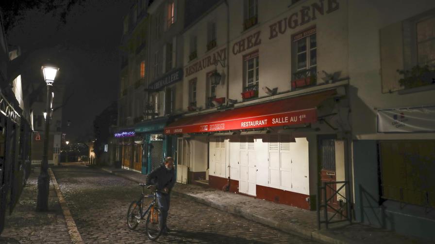 Francia extiende toque de queda por COVID-19