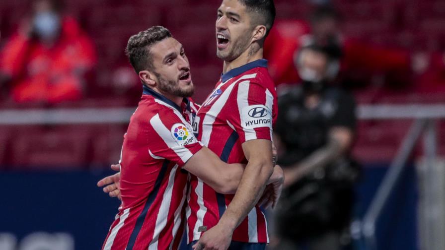 El Atlético doblega al Athletic Bilbao y se aleja en la cima