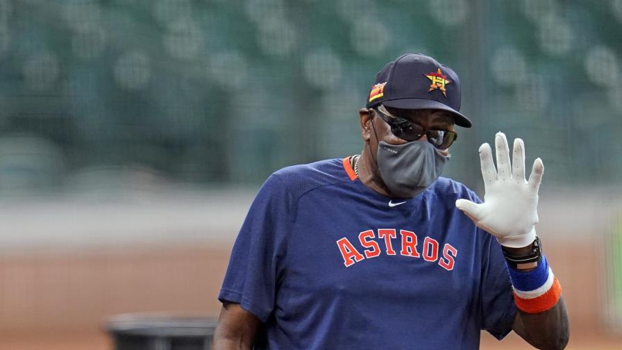 Astros: Baker se vacunó tras reticencia inicial