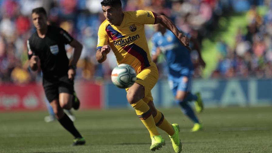 Luis Suárez y dominicano Junior Firpo marcan y Barcelona gana sin Messi en su visita al Getafe