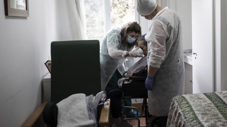 “La soledad mata a los ancianos”: ¿Se debe permitir visitas? “La soledad mata a los ancianos”: ¿Se debe permitir visitas?