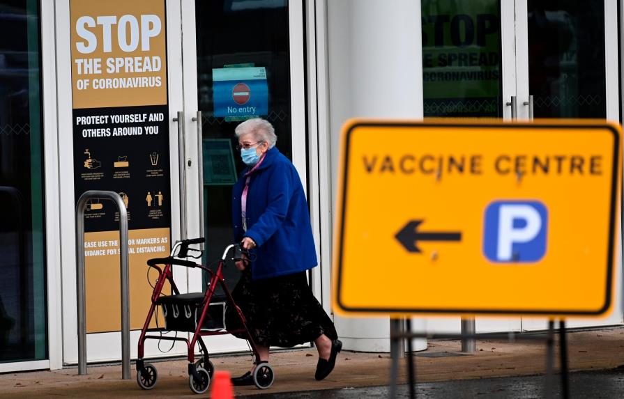 Reino Unido impone barreras ante el riesgo a cepas que afecten a las vacunas