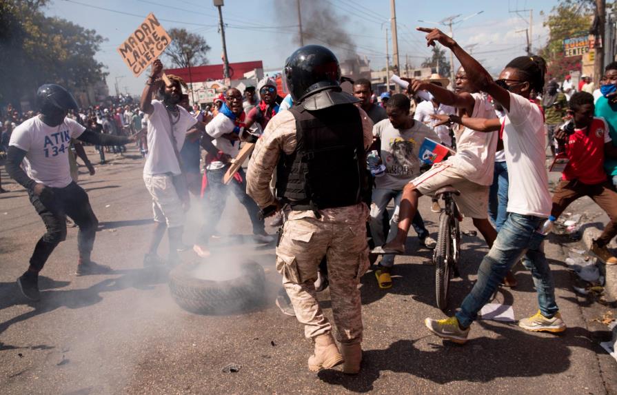 Cientos de haitianos vuelven a las calles contra el presidente Moise