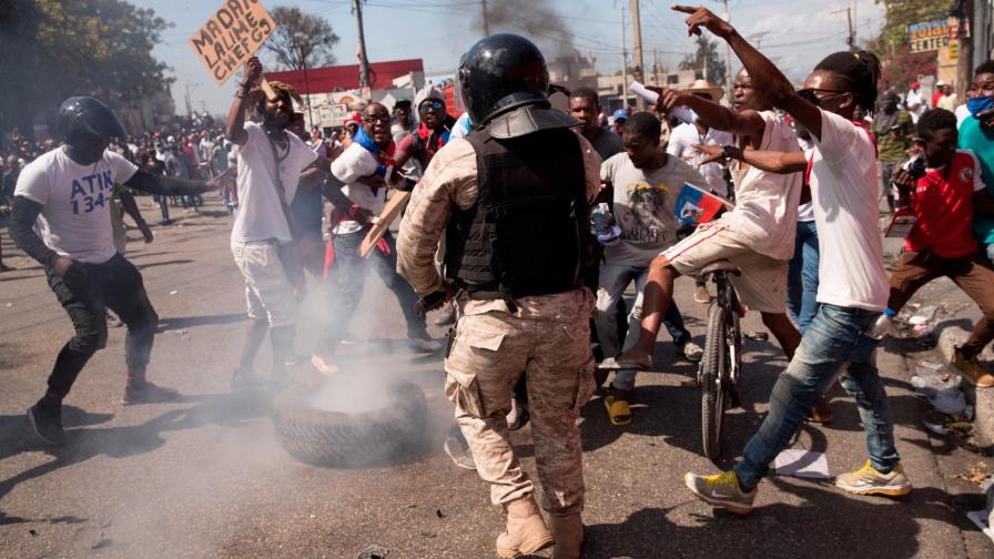 Cientos de haitianos vuelven a las calles contra el presidente Moise Cientos de haitianos vuelven a las calles contra el presidente Moise