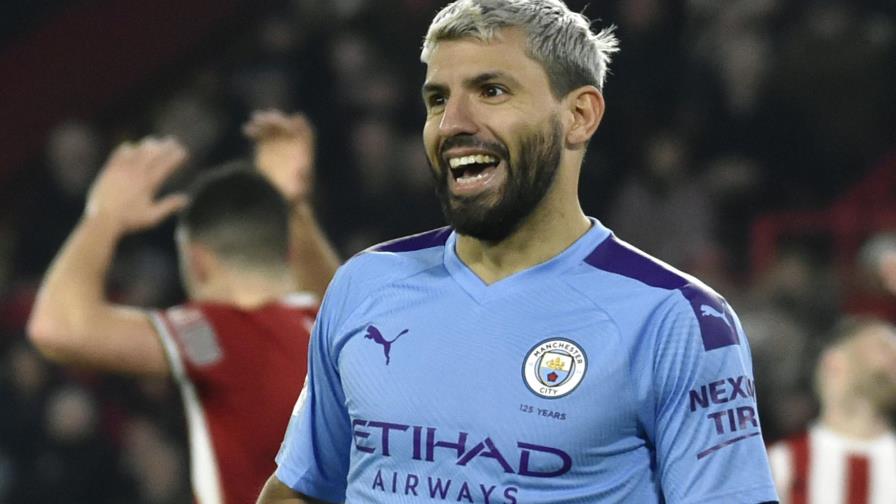 Agüero da clases de español a niños durante confinamiento