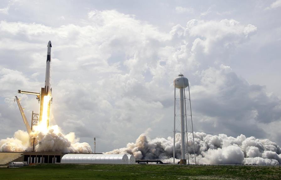 SpaceX lleva a dos astronautas a la estación espacial