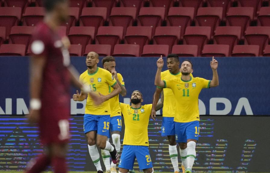 Brasil golea a Venezuela, al abrirse por fin la Copa América