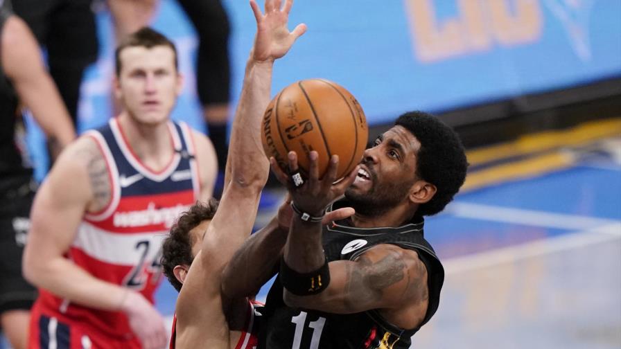 Irving y Harden llevan a Nets al triunfo en debut de Griffin