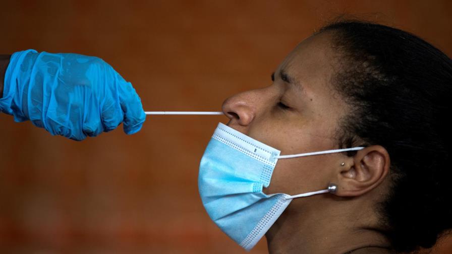 En siete meses el coronavirus ha matado 2,108 dominicanos y contagiado a 112,728