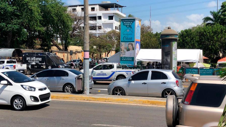 Manifestación de policías pensionados hacia el Palacio Nacional