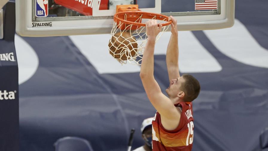 Con 37 puntos de Jokic, Nuggets vencen a Pelicans