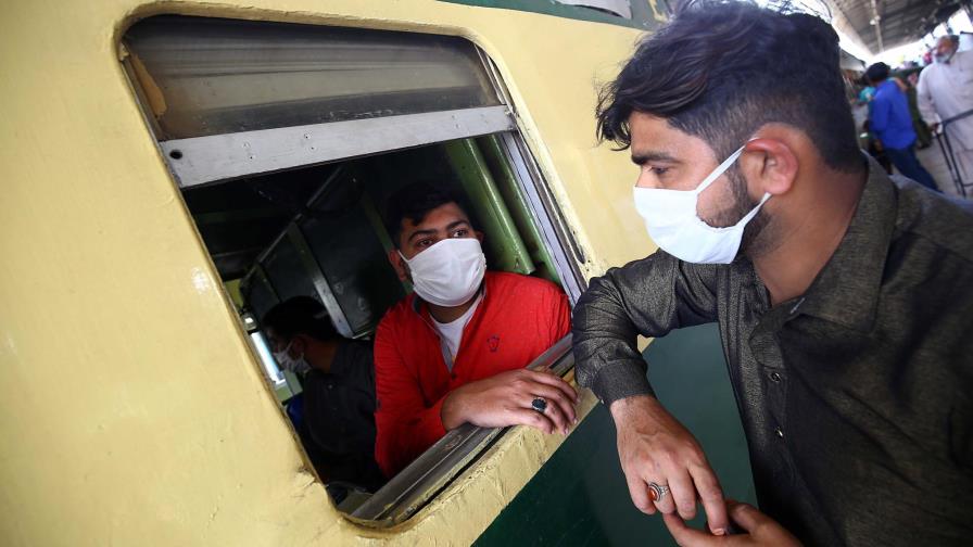 Pakistán supera los 100 casos de COVID-19 tras casi triplicarlos en 24 horas Pakistán supera los 100 casos de COVID-19 tras casi triplicarlos en 24 horas