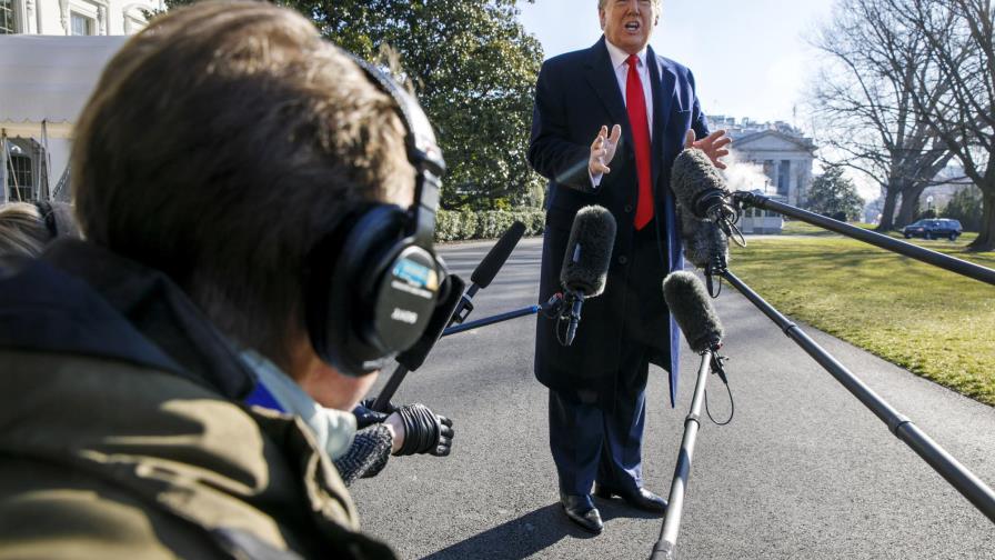 Trump dice desconocer esfuerzo ruso para ayudar a Sanders