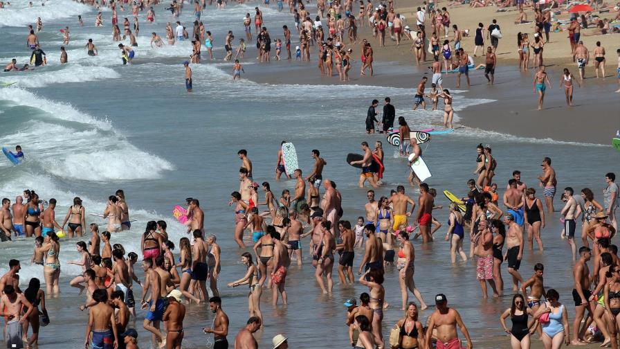 Británicos estudian interrumpir sus vacaciones en Francia Británicos estudian interrumpir sus vacaciones en Francia