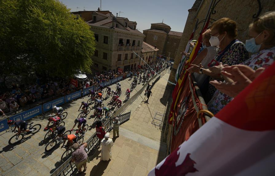 Vuelta: Roglic pierde liderato tras caída, Storer gana etapa