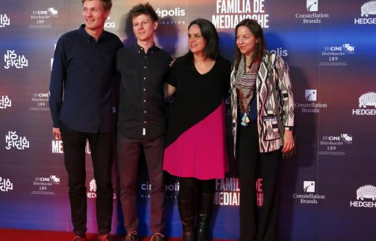 “Familia de medianoche” muestra la frágil salud en México “Familia de medianoche” muestra la frágil salud en México