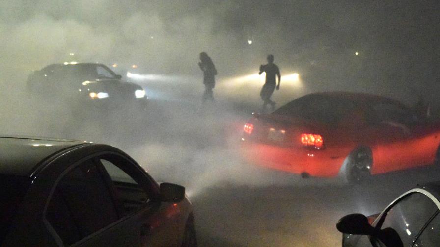 Se popularizan las carreras ilegales de autos en EEUU