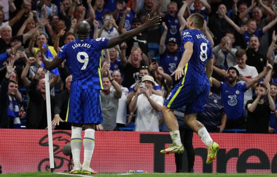 Ronaldo debuta con doblete, ManU golea a Newcastle 4-1 Ronaldo debuta con doblete, ManU golea a Newcastle 4-1