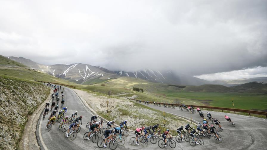Bernal ya es tercero en el Giro, Mäder gana la 6ta etapa