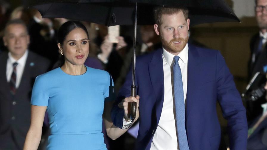 Meghan lucha por anonimato de amigas en demanda a periódico