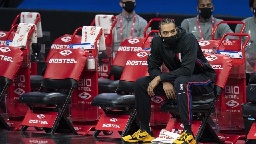 Nuggets vencen a 76ers diezmados por coronavirus y lesiones Nuggets vencen a 76ers diezmados por coronavirus y lesiones