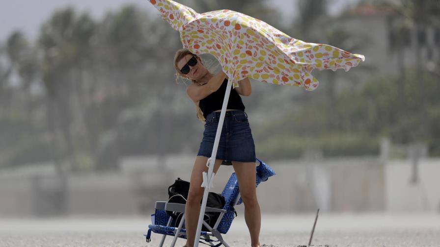 La tormenta Isaías llega a una Florida golpeada por el virus