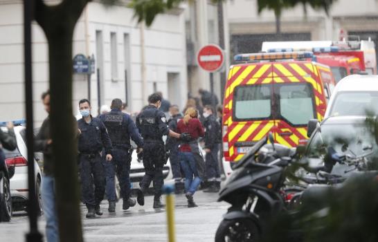 Sospechoso cometió apuñalamientos en París por Charlie Hebdo