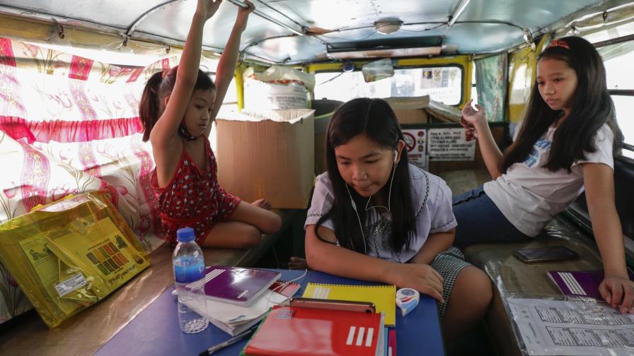 Filipinas inicia un curso a distancia marcado por el virus Filipinas inicia un curso a distancia marcado por el virus